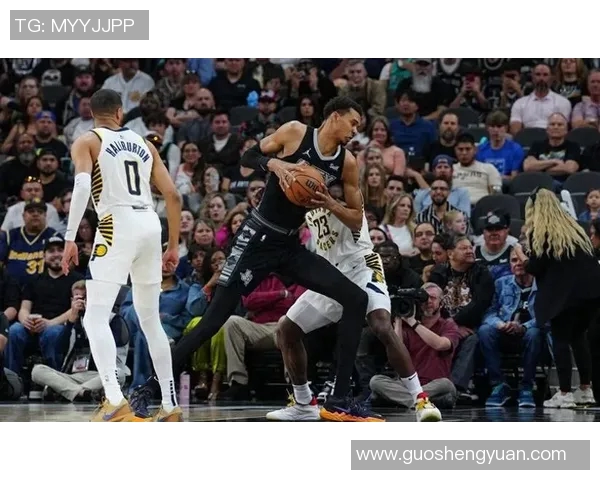 哈克斯空切接球一气呵成单臂隔扣文班亚马震撼全场