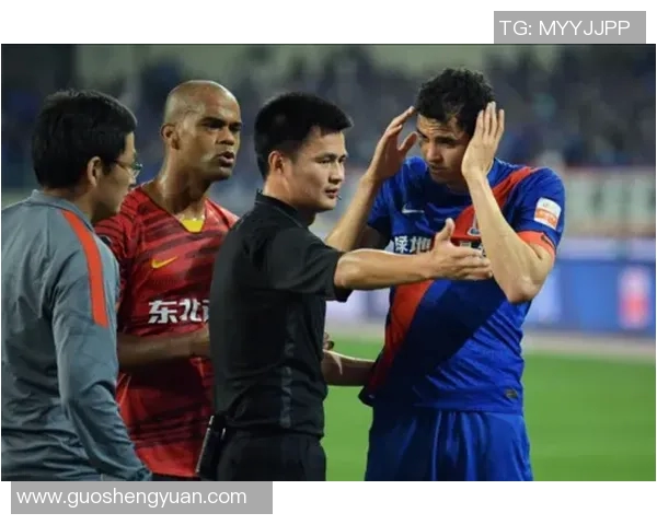 前裁判揭露曼奇尼故意撞人事件应被罚下却未被裁判察觉